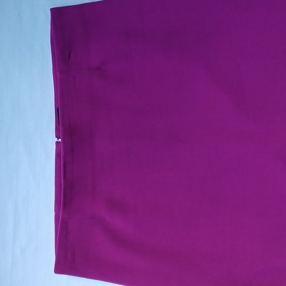 Lord & Taylor Magenta Crepe Pencil Skirt- Sz. 10 - Picture 3 of 9